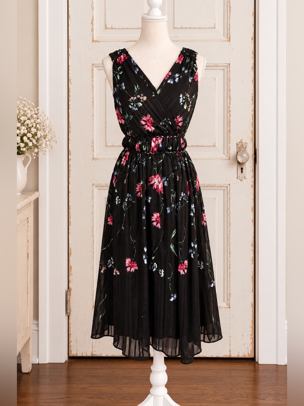 White House Black Market Size 0 Black Floral Pleated Midi Dress NWT-Like